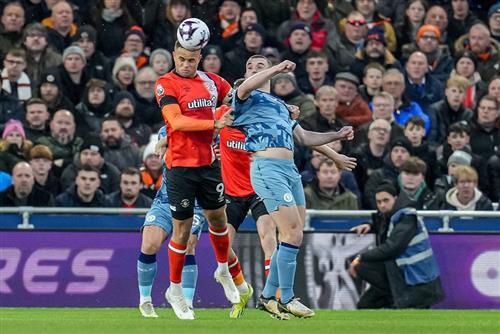 Thị trấn Luton vs Aston Villa