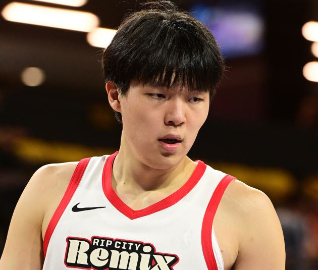 Bạn càng chiến đấu thì càng tốt! Yang Hansen ghi được 2 điểm, 3 rebound và 3 kiến tạo trên 1/2 trận trong một hiệp đấu.
