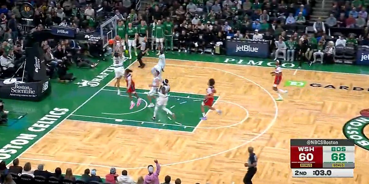 Các thành viên của đội dự bị không đủ tốt! Băng ghế dự bị đã ghi bàn giúp Celtics dẫn trước 2-20 sau giờ nghỉ giải lao, chỉ có một cầu thủ ghi bàn.