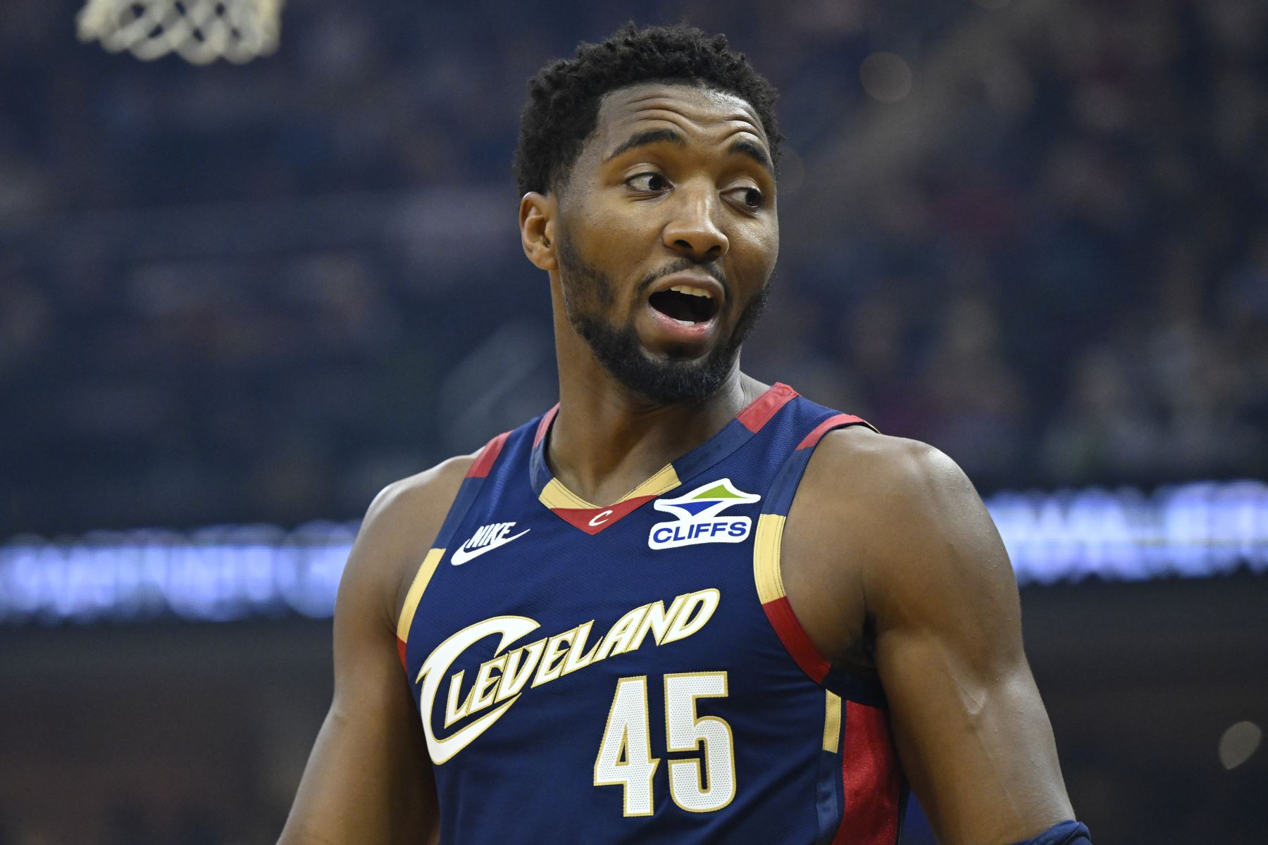 Đảo ngược sự thống trị! Mitchell ghi 30 điểm sau 10 trong số 21 cú sút và ghi 14 điểm trong hiệp cuối cùng