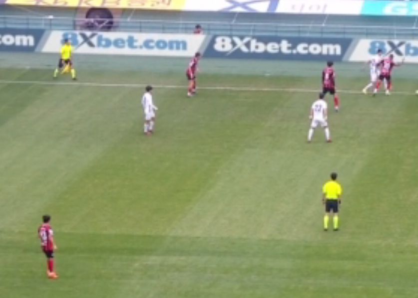 Hiệp 1 K-League Hàn Quốc: Kim Gun-hee ghi bàn bằng pha càn quét, Gangwon tạm dẫn Seoul 1-0