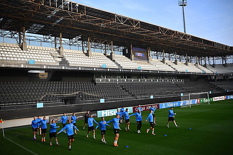 Hiệp hội bóng đá Iceland: Khoảng 30 cổ động viên Iceland đã đến sân vận động của đội khách để cổ vũ cho đội.