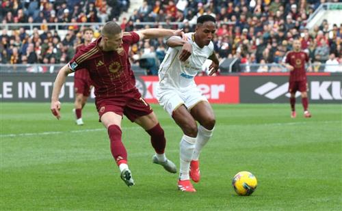 Roma đấu với Cagliari