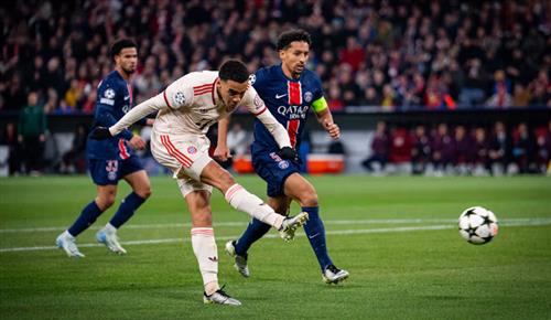 Bayern Munich đấu với Paris Saint Germain