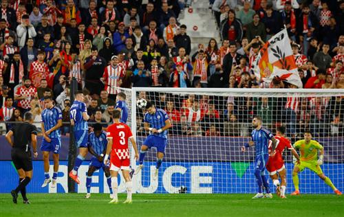 Girona đấu với Bratislava Slovan