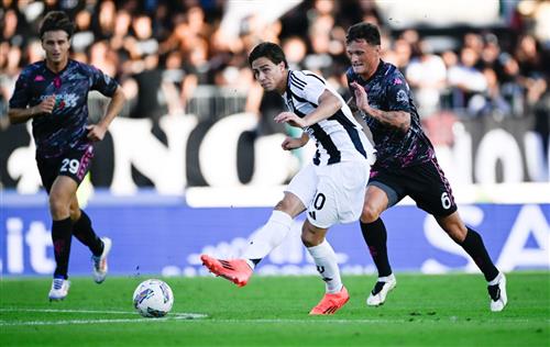 Empoli đấu với Juventus