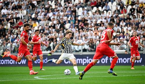 Juventus đấu với Monza
