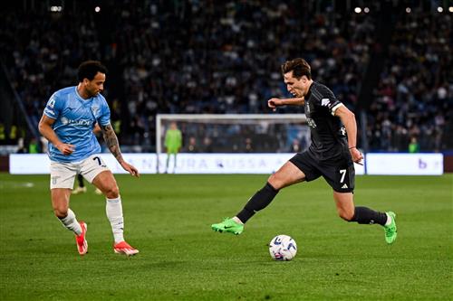 Lazio đấu với Juventus