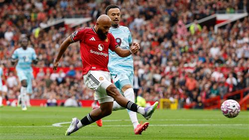 Manchester United đấu với Burnley