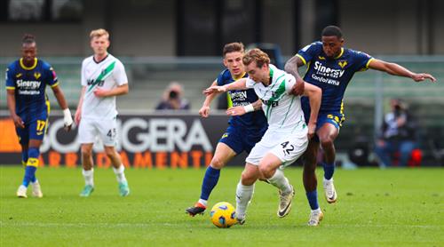 Verona đấu với Sassuolo