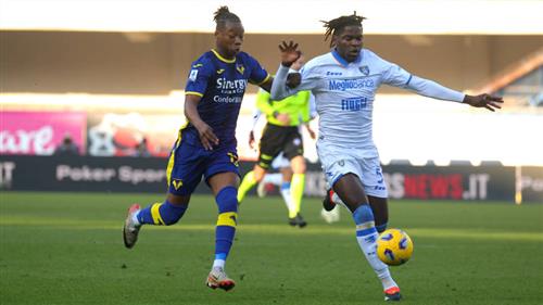 Verona đấu với Frosinone