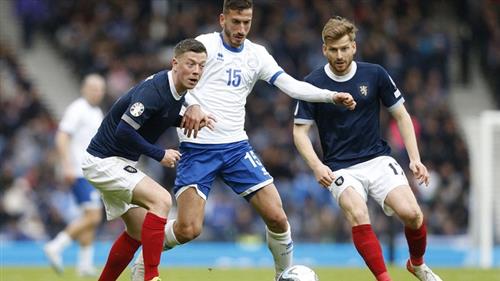 Scotland đấu với Neville