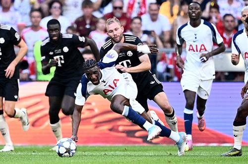 Bayern Munich đấu với Tottenham Hotspur