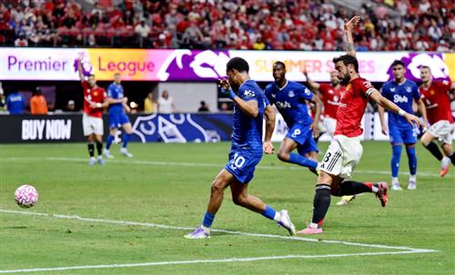 Manchester United đấu với Everton