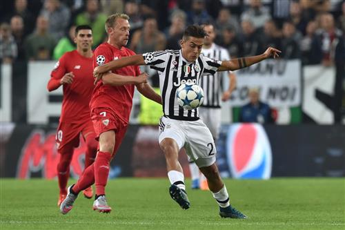 Juventus đấu với Sevilla
