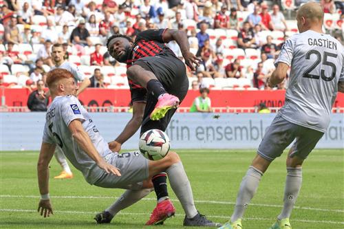 Nice đấu với Clermont