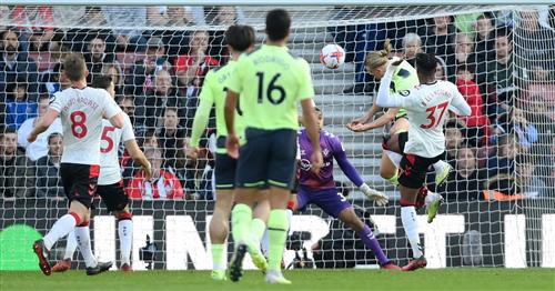Southampton đấu với Manchester City