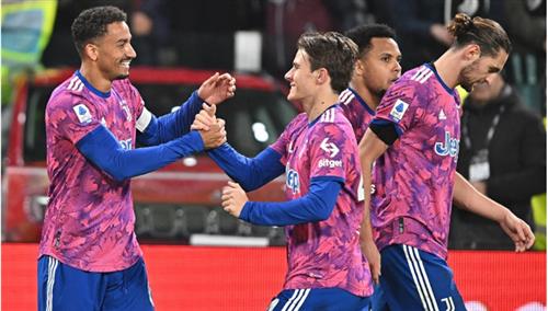 Juventus đấu với Monza