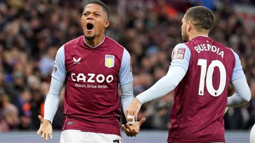 Aston Villa đấu với Leeds United