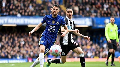 Newcastle đấu với Chelsea