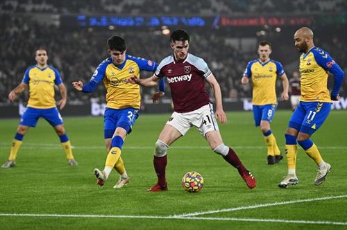 Southampton đấu với West Ham United
