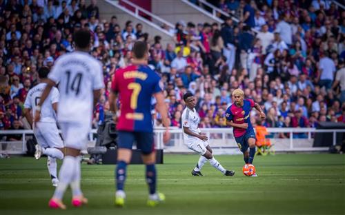 Barcelona đấu với Real Madrid