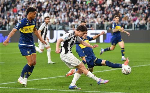 Juventus đấu với Genoa