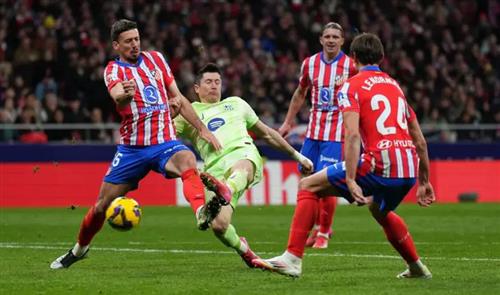 Atletico Madrid đấu với Barcelona