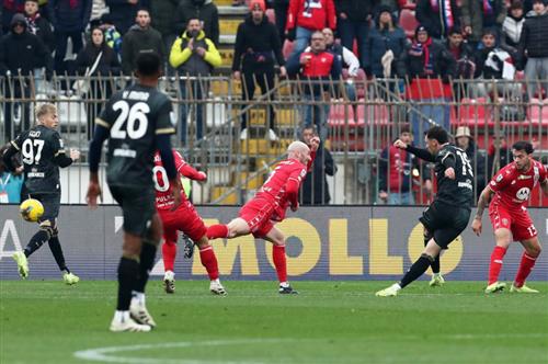 Monza đấu với Cagliari