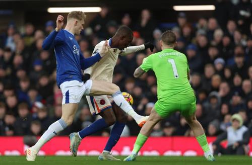 everton đấu với chelsea
