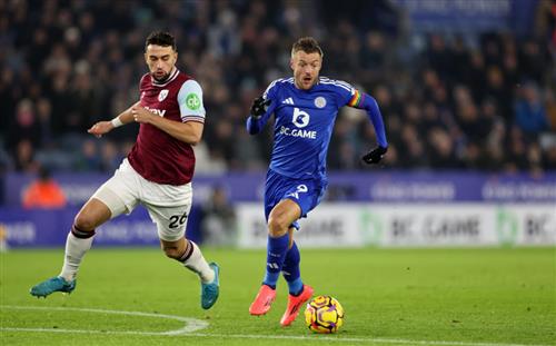 Leicester City đấu với West Ham United