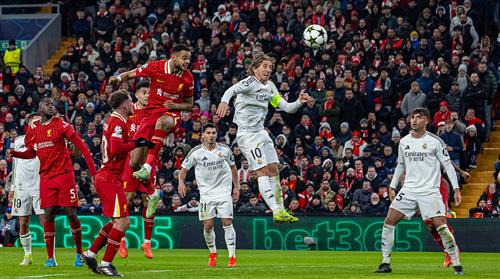 Liverpool đấu với Real Madrid