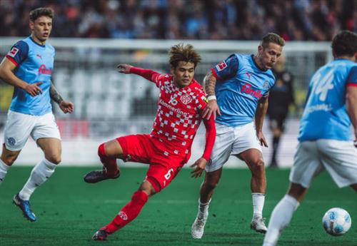 Kierholstein đấu với Mainz 05