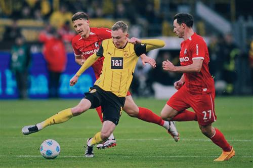 Dortmund đấu với Freiburg