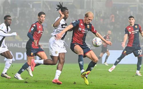 Parma đấu với Genoa