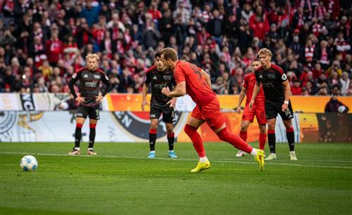 Bayern Munich đấu với Union Berlin