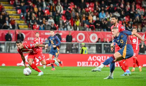 Monza đấu với Roma