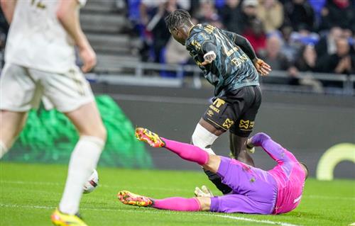 Lyon đấu với Reims