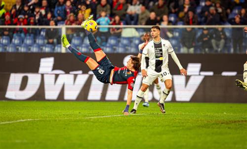 Genoa đấu với Udinese