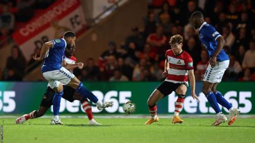 Doncaster Rovers đấu với Everton
