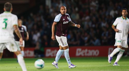 Aston Villa đấu với Roma