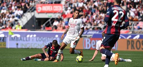 Bologna đấu với AC Milan