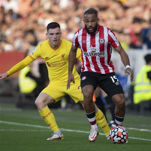 Brentford đấu với Liverpool