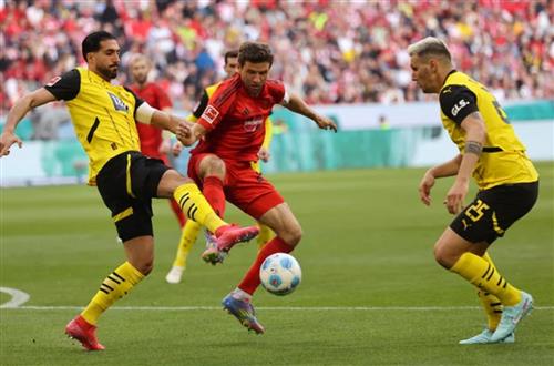Bayern Munich đấu với Borussia Dortmund