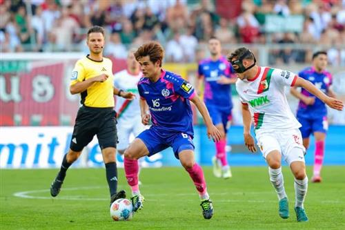 Augsburg đấu với Mainz 05