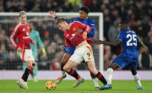 Manchester United đấu với Chelsea