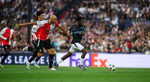 Feyenoord đấu với Bayer Leverkusen