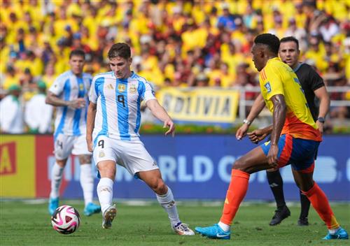 Colombia đấu với Argentina