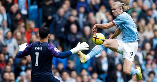Manchester City đấu với Brentford