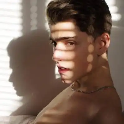 6686体育铁牌作者Paige